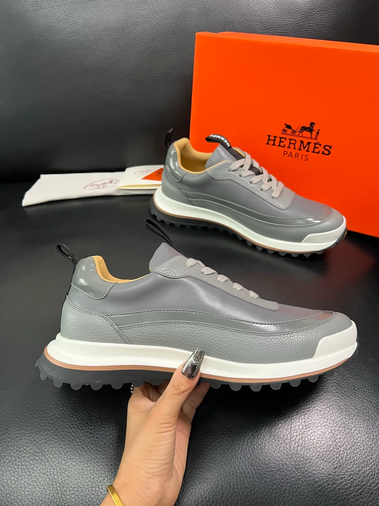 Men's shoes 💰800 Hermes top purchasing Hermes counters are on sale simultaneously with original factory configuration, original cowhide fabrics imported from Italy, high-quality splicing technology, fully imported water-dyed cowhide linings, soles: original soles specially provided by the factory are super comfortable, the original factory follows the order and high quality, you can enter and exit the counter at will, welcome to compare at the counter, code number 39-44 (customized 38 45) 85863